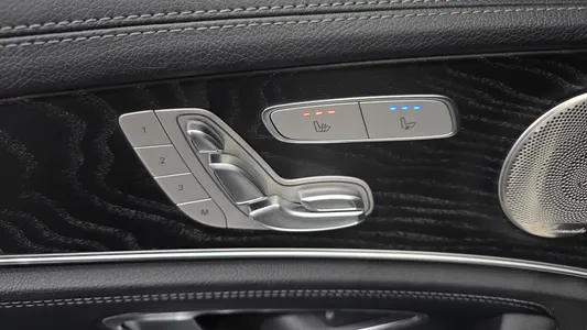 Mercedes-Benz E-Class W213 E220d 4MATIC AMG Line 2022 13