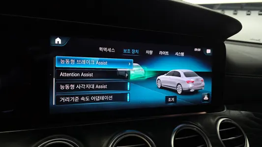 Mercedes-Benz E-Class W213 E220d 4MATIC AMG Line 2022 19