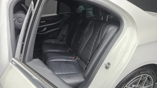 Mercedes-Benz E-Class W213 E220d 4MATIC AMG Line 2022 26