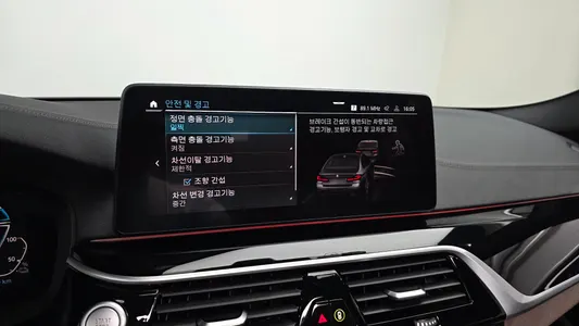 BMW 5 Series (G30) 530e M 2021 14
