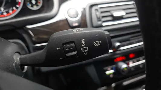 BMW 5 Series (F10) 528i 2013 27