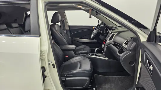 KG Mobility Tivoli VX 2WD 2016 11