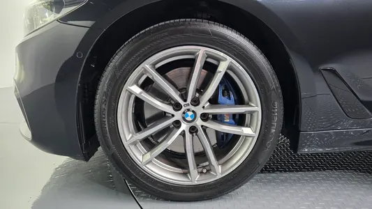 BMW 5 Series (G30) 530i M 2017 4