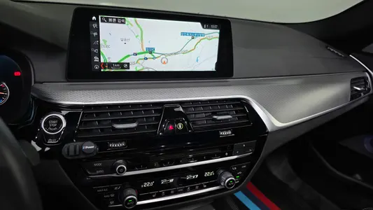 BMW 5 Series (G30) 530i M 2017 13
