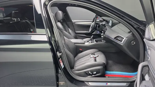 BMW 5 Series (G30) 530i M 2017 26