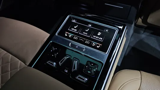 Audi S8 (D5) 4.0 TFSI LWB 2020 33