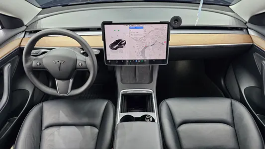 Tesla 3 AWD 2022 7
