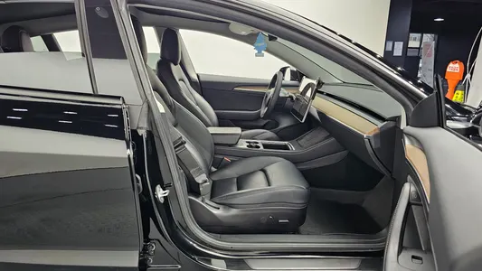 Tesla 3 AWD 2022 11