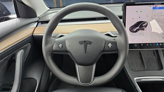 Tesla 3 AWD 2022 13