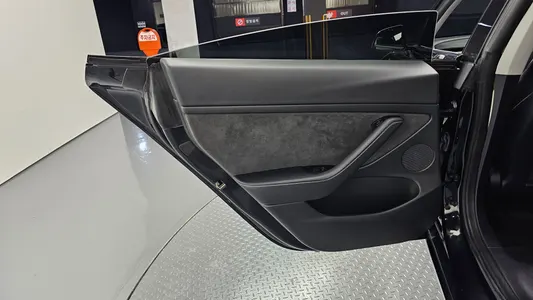 Tesla 3 AWD 2022 26