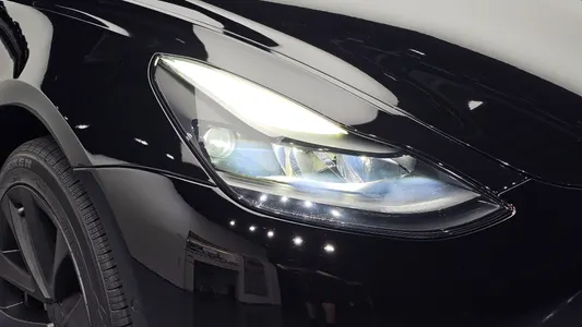 Tesla 3 AWD 2022 23