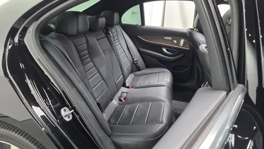 Mercedes-Benz E-Class W213 E300e 4MATIC 2021 11