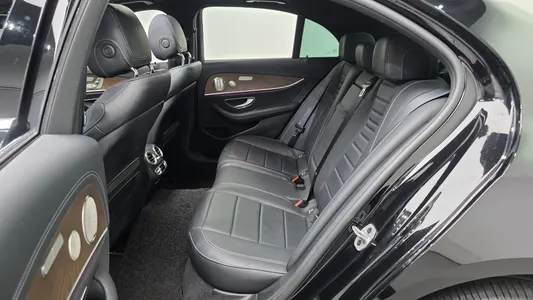 Mercedes-Benz E-Class W213 E300e 4MATIC 2021 12