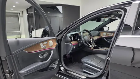 Mercedes-Benz E-Class W213 E300e 4MATIC 2021 10