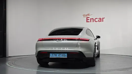 Porsche 타이칸 2024 4