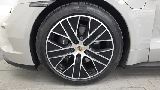 Porsche 타이칸 2024 5