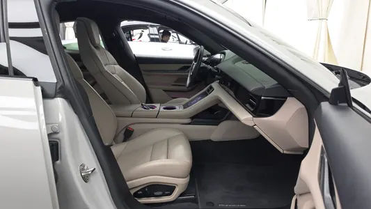 Porsche 타이칸 2024 11