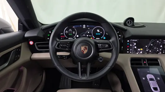 Porsche 타이칸 2024 13