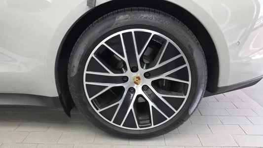 Porsche 타이칸 2024 21