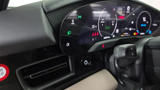 Porsche 타이칸 2024 32