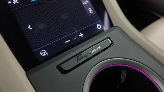 Porsche 타이칸 2024 28