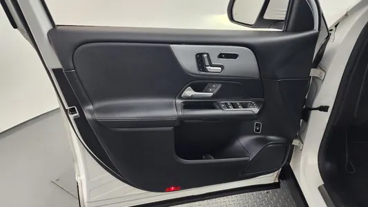 Mercedes-Benz GLB-Class X247 GLB200 d 2021 24