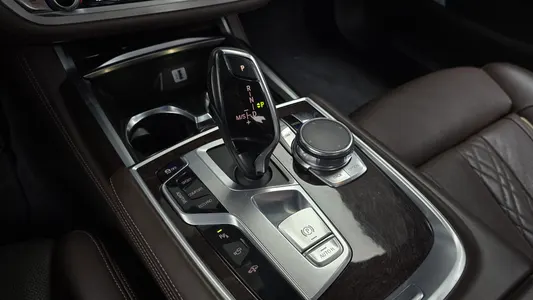 BMW 7 Series (G11) 750Li xDrive 2016 9