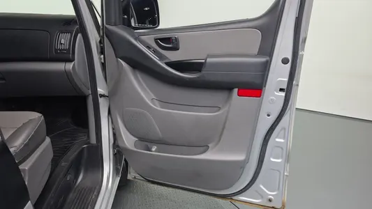 Hyundai Grand Starex 12 2009 25