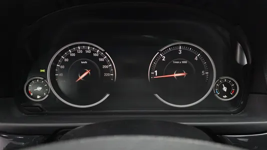 BMW 5 Series (F10) 520d M 2015 8
