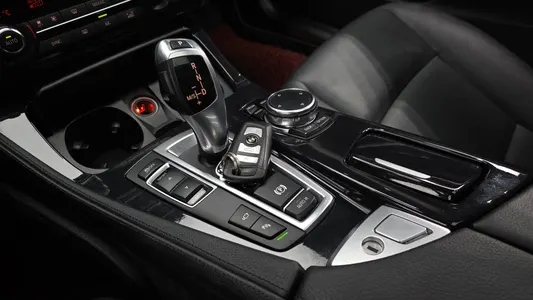 BMW 5 Series (F10) 520d M 2015 9