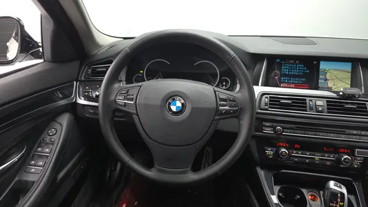 BMW 5 Series (F10) 520d M 2015 14