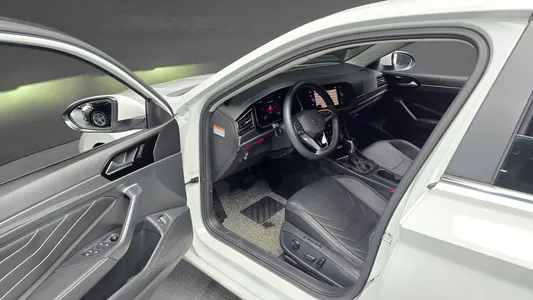 Volkswagen 7 1.5 TSI 2024 11
