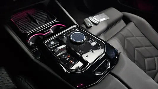 BMW 5 Series (G60) 523d M 2025 9