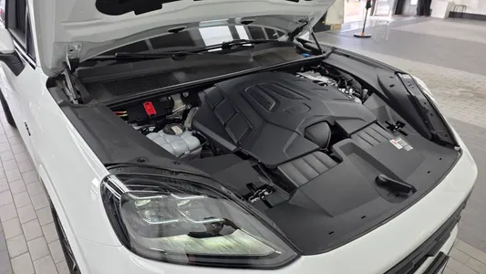 Porsche (PO536) 3.0 S E- 2025 6