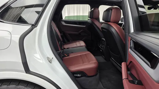 Porsche (PO536) 3.0 S E- 2025 12