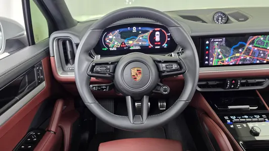 Porsche (PO536) 3.0 S E- 2025 13