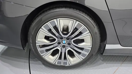 BMW 7 Series (G70) 740i sDrive 2023 4