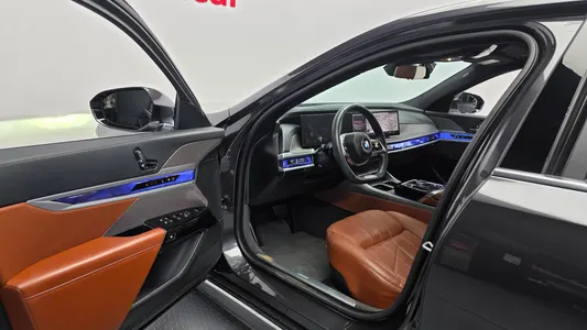 BMW 7 Series (G70) 740i sDrive 2023 9