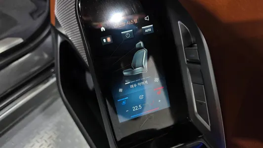BMW 7 Series (G70) 740i sDrive 2023 31