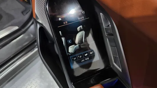 BMW 7 Series (G70) 740i sDrive 2023 32