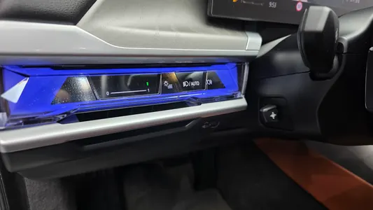 BMW 7 Series (G70) 740i sDrive 2023 35