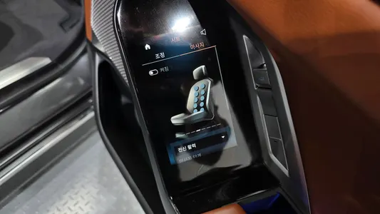 BMW 7 Series (G70) 740i sDrive 2023 30
