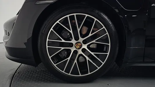Porsche 타이칸 2023 4