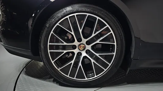 Porsche 타이칸 2023 21