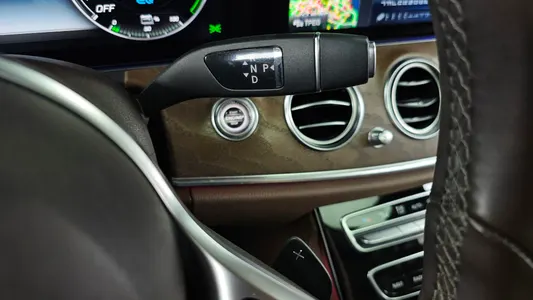 Mercedes-Benz E-Class W213 E300e 2019 9