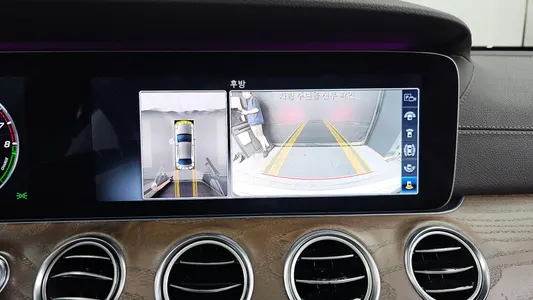 Mercedes-Benz E-Class W213 E300e 2019 15