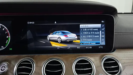 Mercedes-Benz E-Class W213 E300e 2019 16