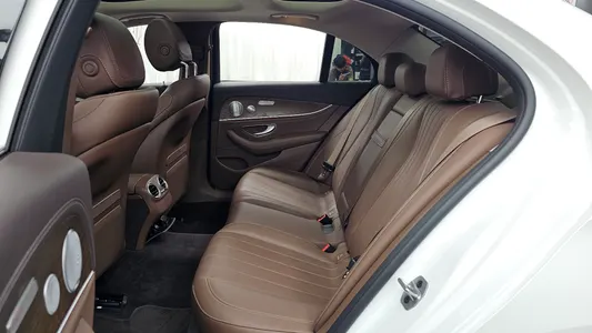 Mercedes-Benz E-Class W213 E300e 2019 26