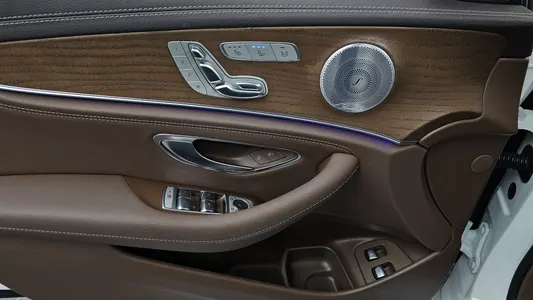 Mercedes-Benz E-Class W213 E300e 2019 32