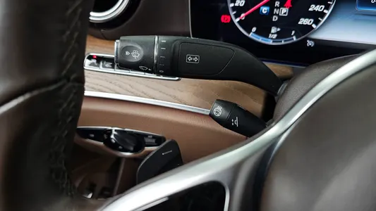 Mercedes-Benz E-Class W213 E300e 2019 28